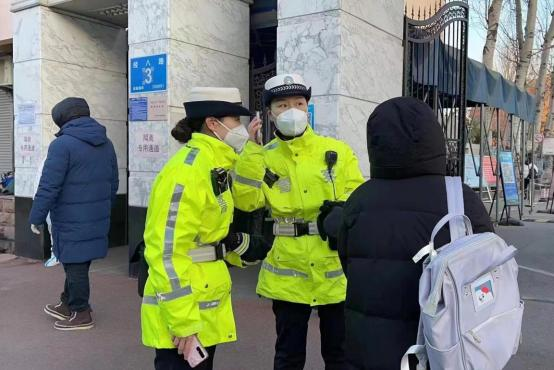 護(hù)航“研”考，濟(jì)南交警一直在路上！